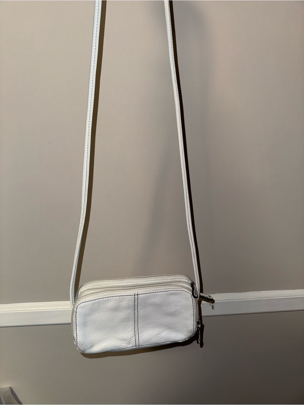 Classic White Leather Crossbody Bag - Picture 3 of 11
